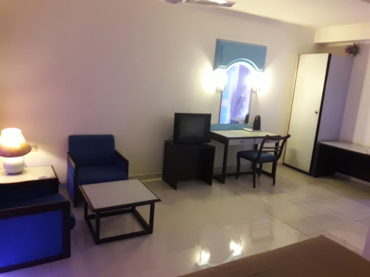 Hotel Bluehill Бхавнагар Екстер'єр фото